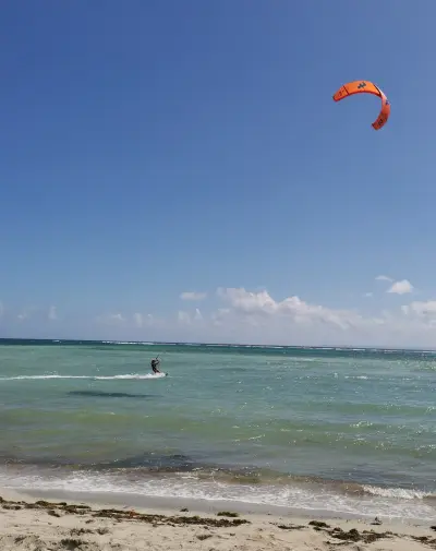 Session kitesurf et wingfoil à Sainte-Anne, Guadeloupe — photo 2