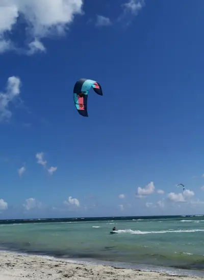 Session kitesurf et wingfoil à Sainte-Anne, Guadeloupe — photo 4